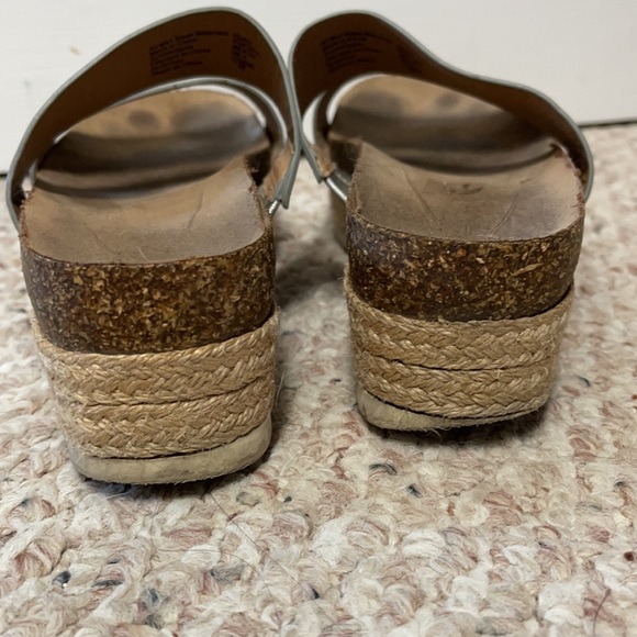 Cute metallic platform slide on sandals - Picture 3 of 4